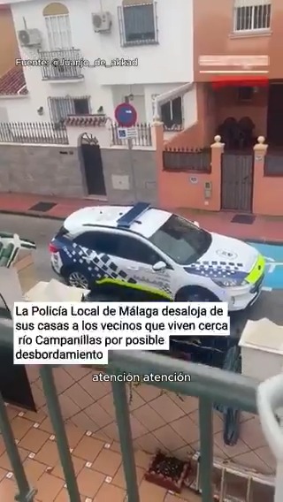 La Policía Local de Málaga desaloja de sus casas a los vecinos que viven cerca del río Campanillas por posible desbordamiento