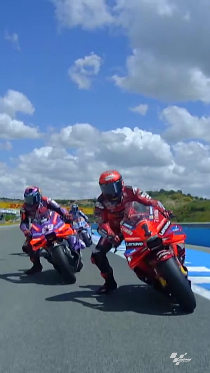 EL ADELANTAMIENTO DEL AÑO MotoGP ha dado estas cuatro opciones para elegir al ganador del Agostini Fan Award 2024: 🇪🇸 Pedro ACOSTA #QatarGP 🇶🇦 🇮🇹 Pecco BAGNAIA #SpanishGP 🇪🇸 🇪🇸 Marc MÁRQUEZ #AustralianGP 🇦🇺 🇪🇸 Jorge MARTÍN #MalaysianGP 🇲🇾