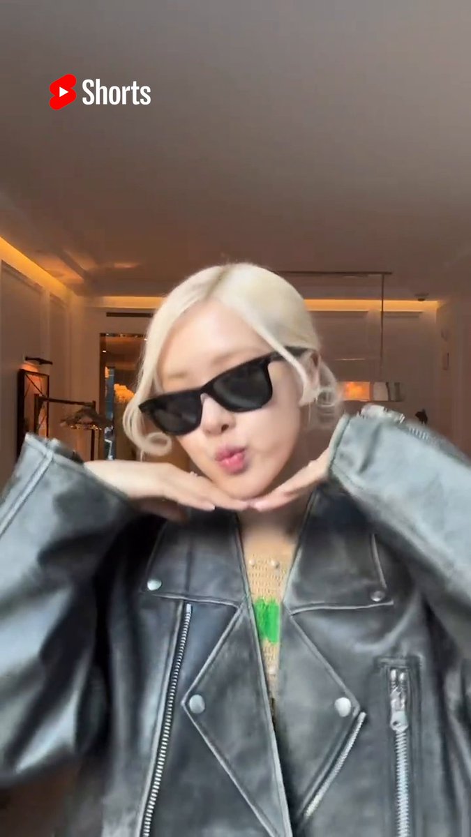 it’s impossible to sit still when #ROSÉ_Bruno_APT is on
