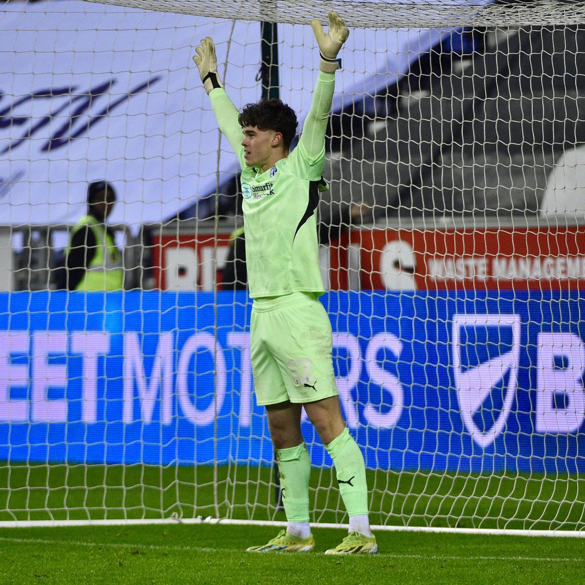 Contributing heavily to our Bristol Street Motors Trophy progression. 🧤 #wafc 🔵⚪️| Tom Watson