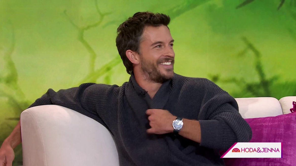 "I was so overwhelmed watching it for the first time ... the emotional arc." Jonathan Bailey talks about Wicked: For Good on Hoda & Jenna.