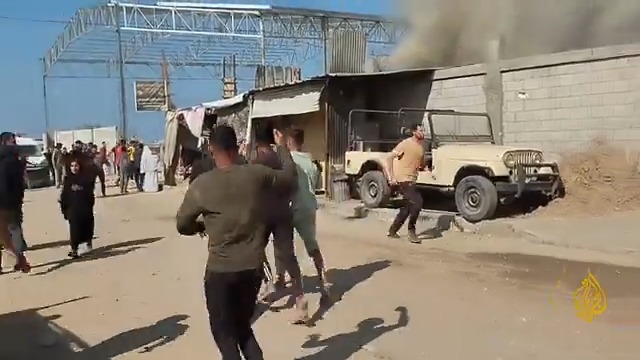 شهيدان و30 جريحا في غارة جوية إسرائيلية استهدفت خيام نازحين بمنطقة المواصي غربي خان يونس #شبكات #حرب_غزة