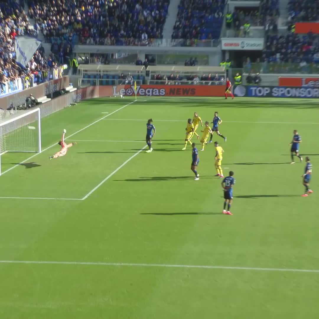 La frappe sèche envoyée par Hassane Kamara avec l'Udinese ce week-end... 🤩🚀 Le petit effet est très stylé ! (Lega Serie A)