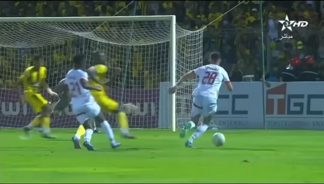 Referees decisions against Wydad and Rulani Mokwena have really been so poor. 🚨🇲🇦 Watch this video sent to me by a Wydad fan from France and draw your own conclusions. #DimaWydad #AfricanFootball