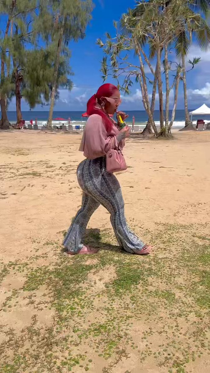 Y u InNa SwEaTeR &amp; LoNg PaNtS? 🙃 B!tch I came specifically for bake and shark 🦈 and then ran errands after. 😂 #RoyalThighness 🎶🎥 OUT NOW #TrinidadandTobago #newmusic #badgyalli