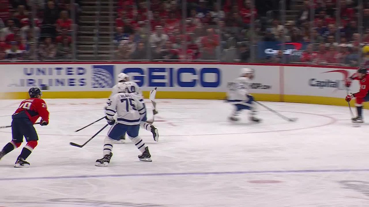 The dasher board ad got stuck to Ryan Reaves and he skated down the ice with it 🤣