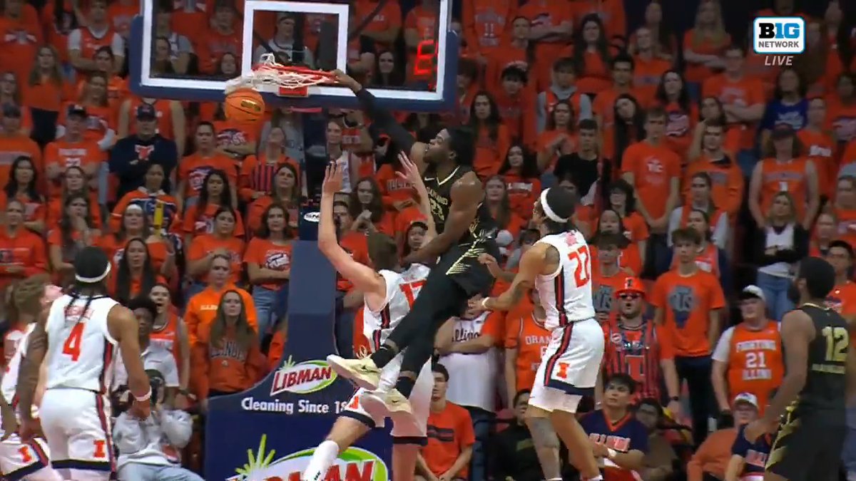 Respect, Allen Mukeba 🫡 The Oakland Men's Basketball F threw down two nasty dunks tonight at Illinois.