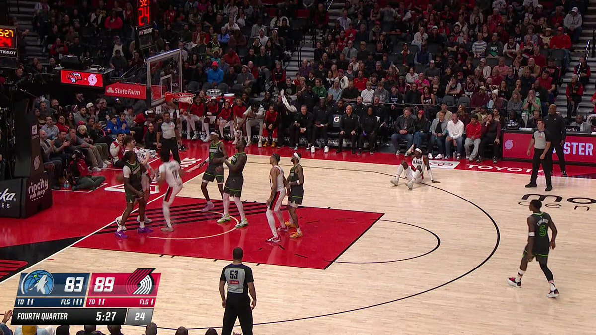 SHAEDON SHARPE SKIED FOR THE PUTBACK 😱