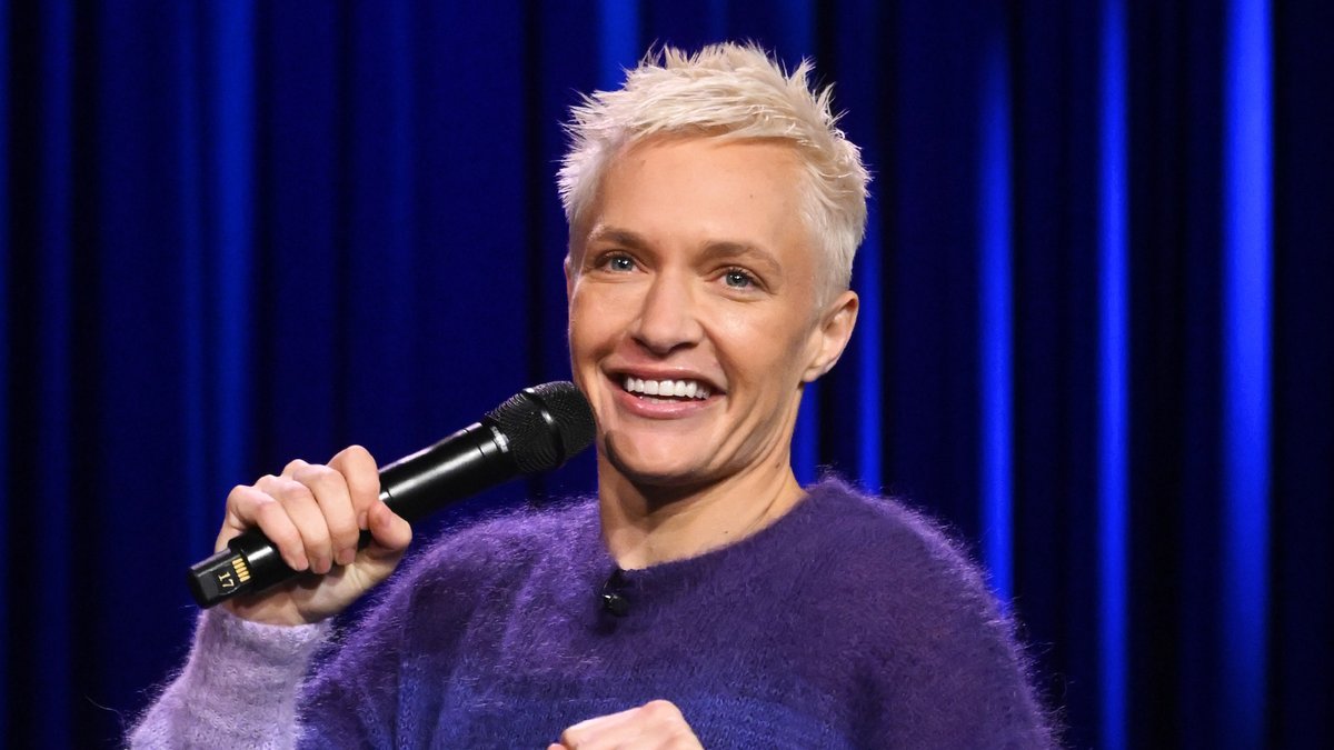 .Emma Willmann’s conservative dad approves of her girlfriends 🤣 #FallonTonight #StandUp