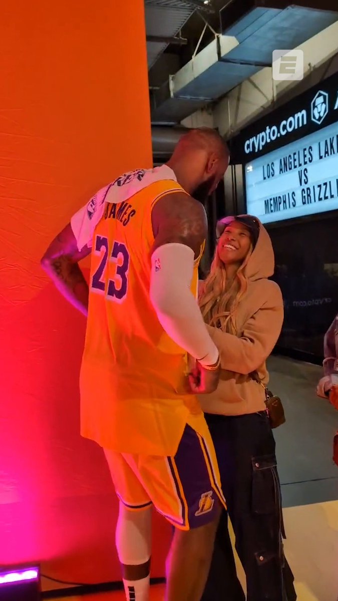 Bron and the James Gang after another historic night ❤️