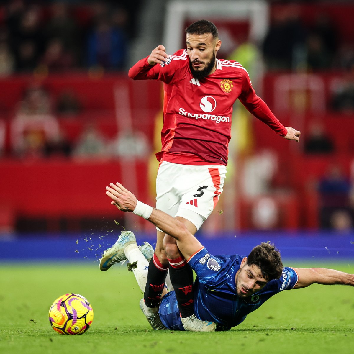 📋 List of players who have made more tackles in the 2024/25 #PL than Noussair Mazraoui: End of list.