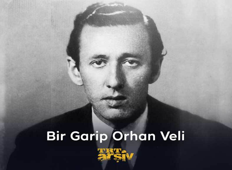 Bir garip #OrhanVeli, 74 yıl önce aramızdan ayrıldı. Peki, sizin en beğendiğiniz Orhan Veli dizeleri nelerdir? 🖋️