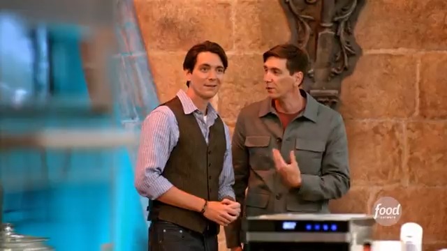 The hosts of Harry Potter: #WizardsOfBaking, James Phelps + Oliver Phelps, aren't messing around with the first challenge! The bakers must create a tribute piece that: 📏 is 2 feet tall 🍰 features 2 tasting elements ✨ incorporates magic Catch the premiere TONIGHT @ 8|7c!