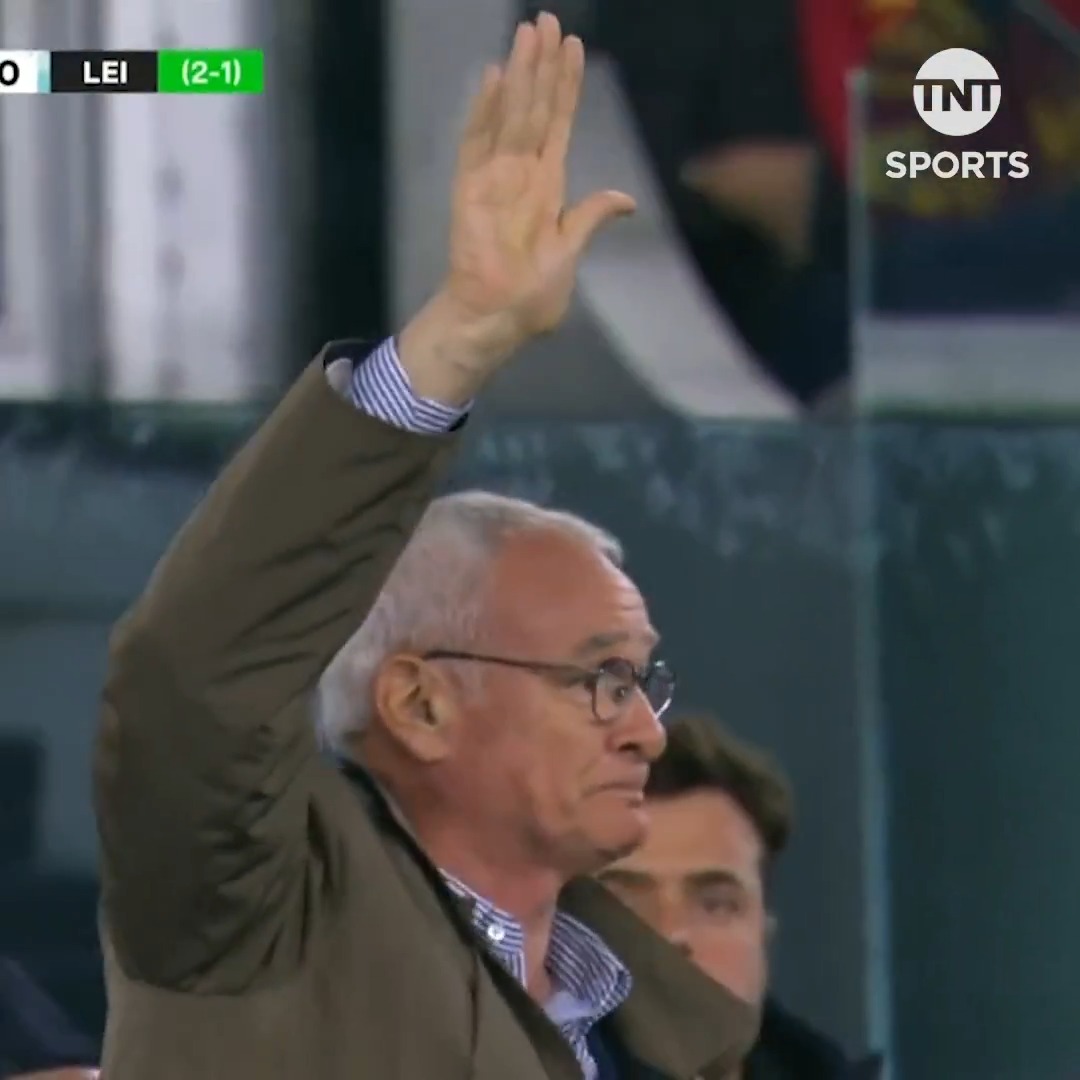 When Roma and Leicester fans serenaded Claudio Ranieri ❤️ The legend of the game looks set to manage I Giallorossi for the third time ✍️