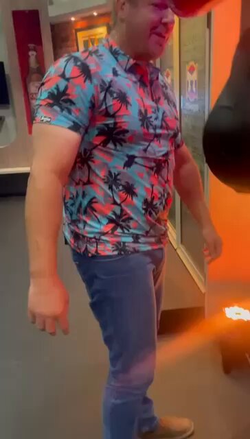 We need Xhosa commentary for this video of Bakkies punching the bag machine! 😳 #rugby #springboks
