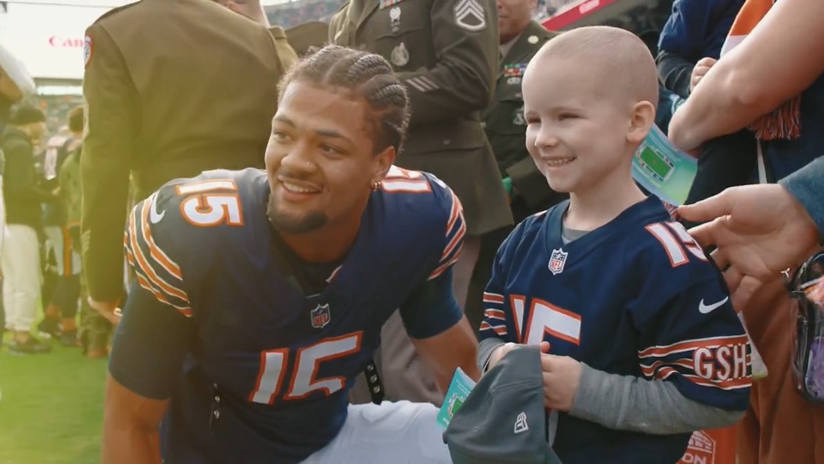 This summer, 6-year-old Evie was heartbroken to learn that her favorite player Rome Odunze was no longer on Washington Football Last weekend, she got the chance to meet Rome and see the rookie in his new colors 💙