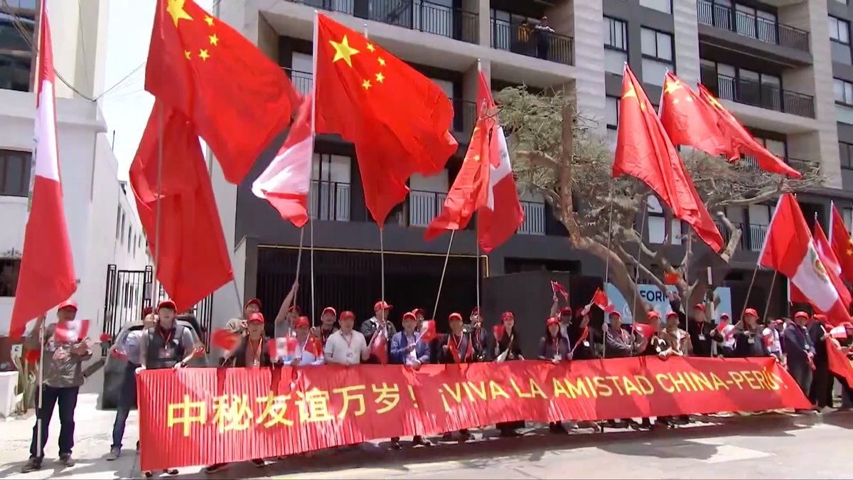 Excitement builds in Lima as locals await Chinese President #XiJinping's visit. #APEC2024