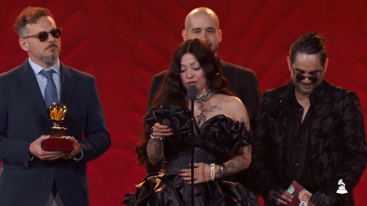 ¡Felicidades! Mon Laferte Mejor Álbum de Música Alternativa 🎶👏👏👏 #LatinGRAMMY #25AñosDeExcelencia