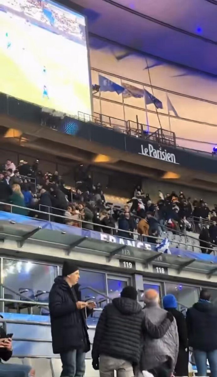 Fransa’nin “Bana dokunmayan yılan bin yaşasın” diyerek büyüttüğü siyonizm yılanı Fransızları soktu.. Fransa - İsrail maçında taraftarlar arasında kavga çıktı. Siyonizm Sapıklıktır Dünyada yeri yoktur.!!!