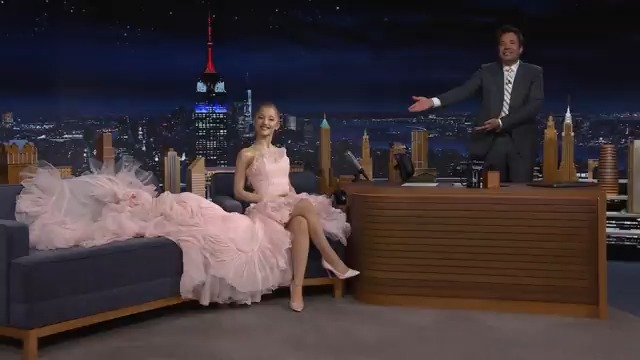 Ariana Grande knows how to make an entrance ♡ #ArianaOnFallon #FallonTonight
