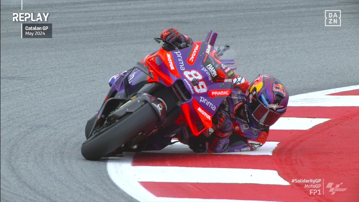 Cuando lo ves hacerlo sin la moto te parece aún más bestia 🤯 Lo de Jorge Martín deslizándose sobre el piano de la curva 5 es UNA MALDITA PASADA 😍👏 #SolidarityGP #MotoGP 🏁
