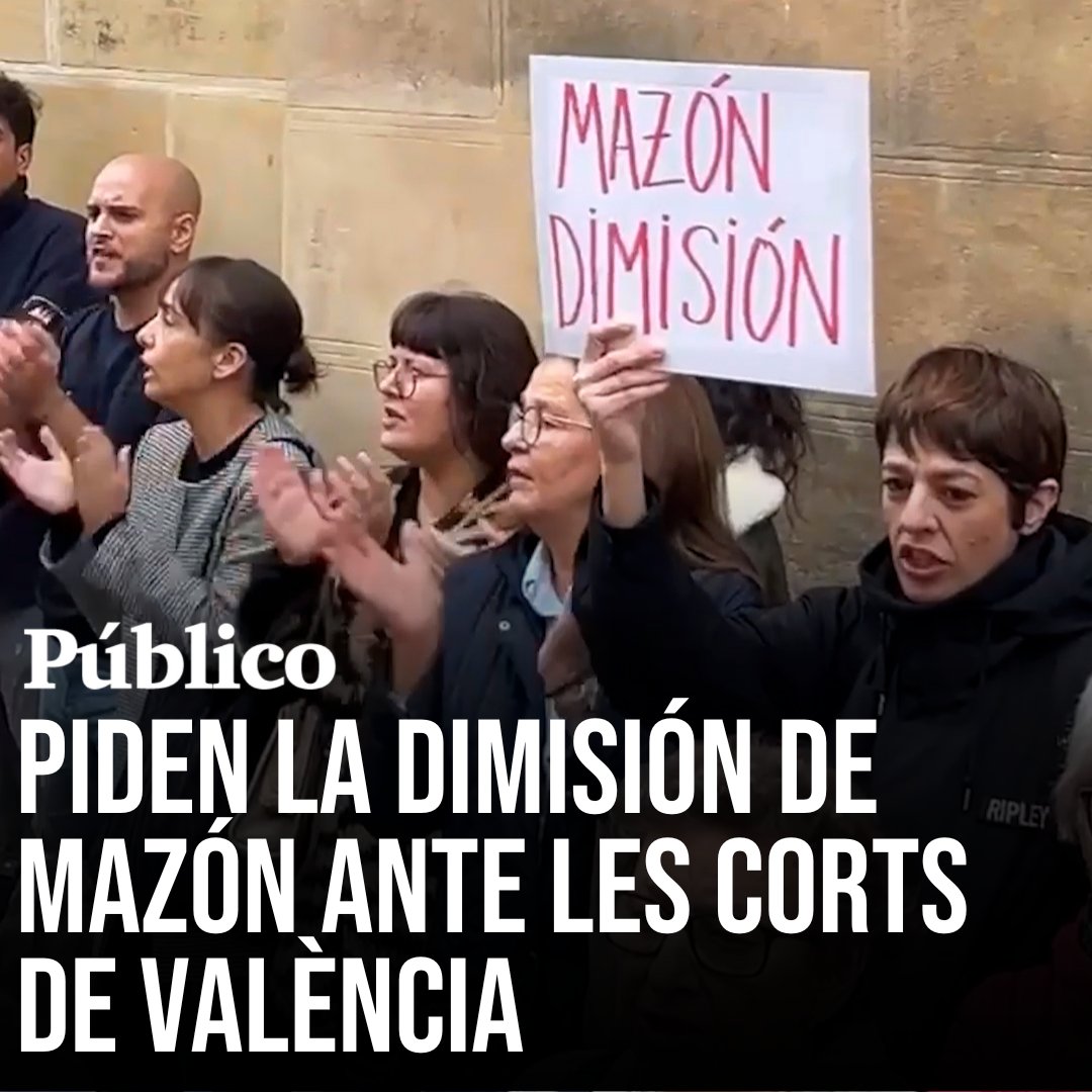Concentración a las puertas del puertas del Consell pidiendo la dimisión de Carlos Mazón