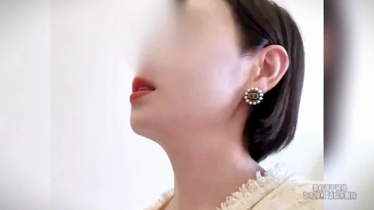 网友：她这条件，只有骗子才能满足她