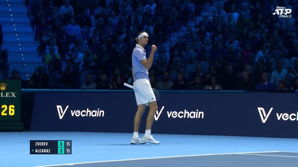 A backhand of epic proportions 🤯 #NittoATPFinals | Alexander Zverev