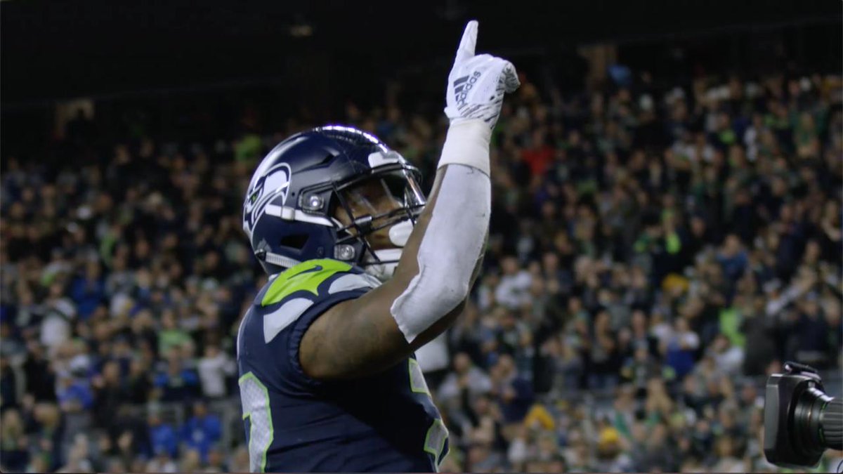 On this day, Nov. 15th in 2018: Russell Wilson and the Seahawks beat Aaron Rodgers and the Packers on TNF 🔥 Chris Carson had 83 yards and a touchdown in the 27-24 WIN.