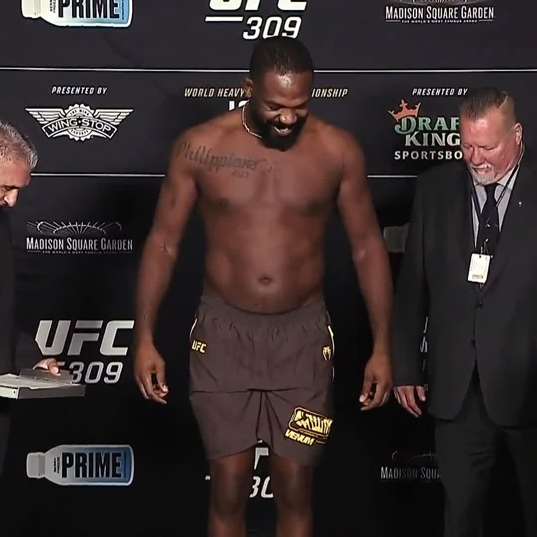 🚨 JON JONES VALIDE LA PESÉE. ⚖️ 107,7KG LE COMBAT POUR LE TITRE EST OFFICIEL 🏆 #UFC309