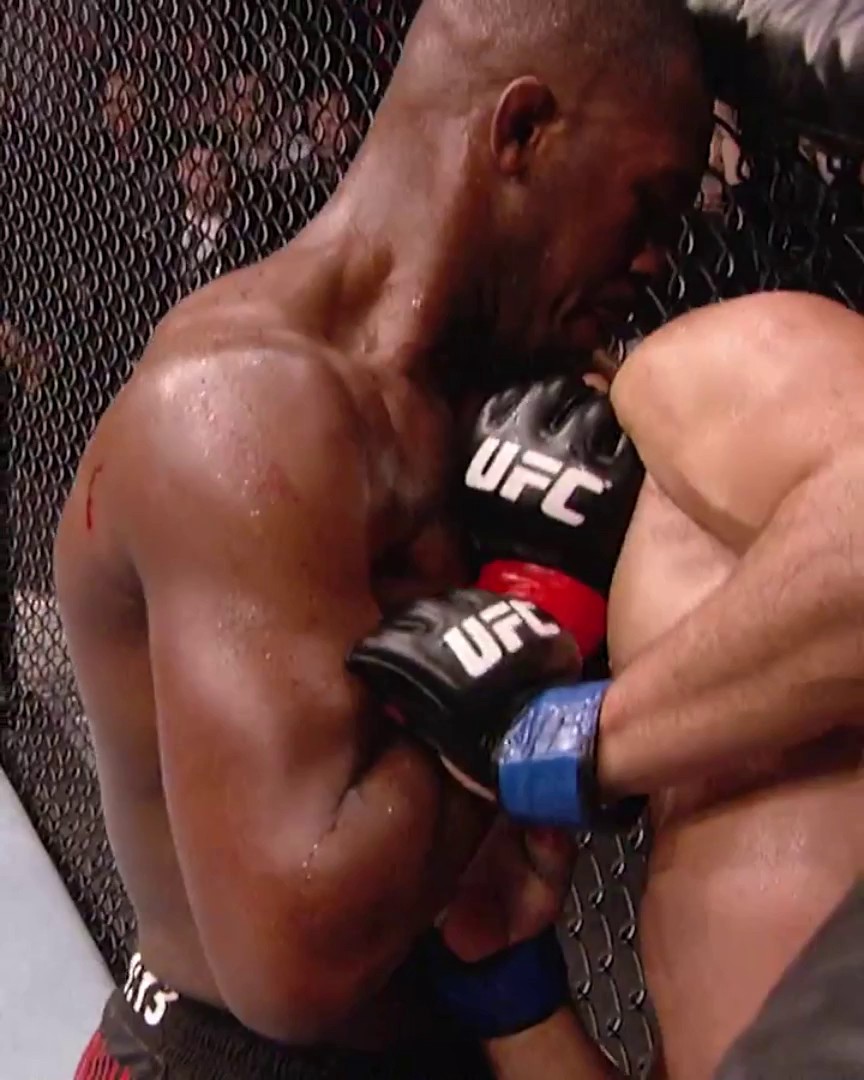 L'une des soumissions les plus terrifiantes de l'UFC 💀 Jon Jones est de retour demain ! 🐐 #UFC309