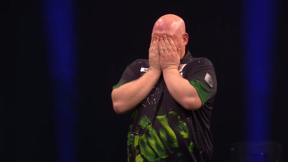 LUKEMAN KO's CROSS! 👏 What a story! Martin Lukeman produces one of the best displays of his career to defeat last year's runner-up Rob Cross and move through to his first televised semi-final! 📺 #GSOD | QFs