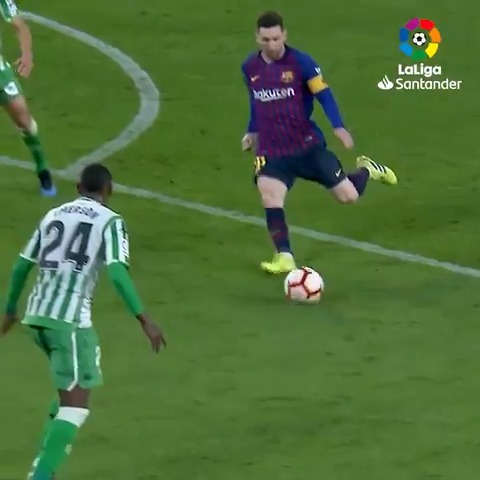 Essa cavadinha do Messi é icônica.