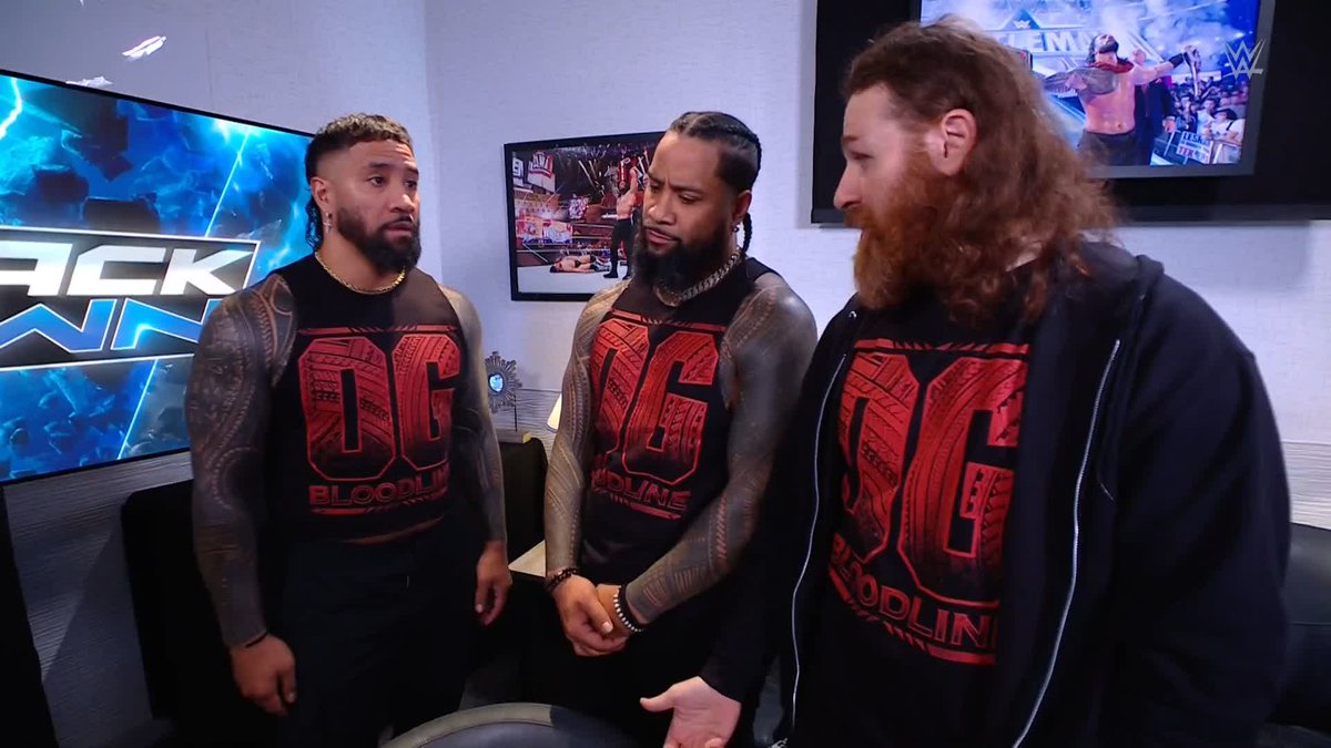 "You gotta make the call, Uce." Will the OG Bloodline find a fifth member to join them at #SurvivorSeries? 🤔 #SmackDown