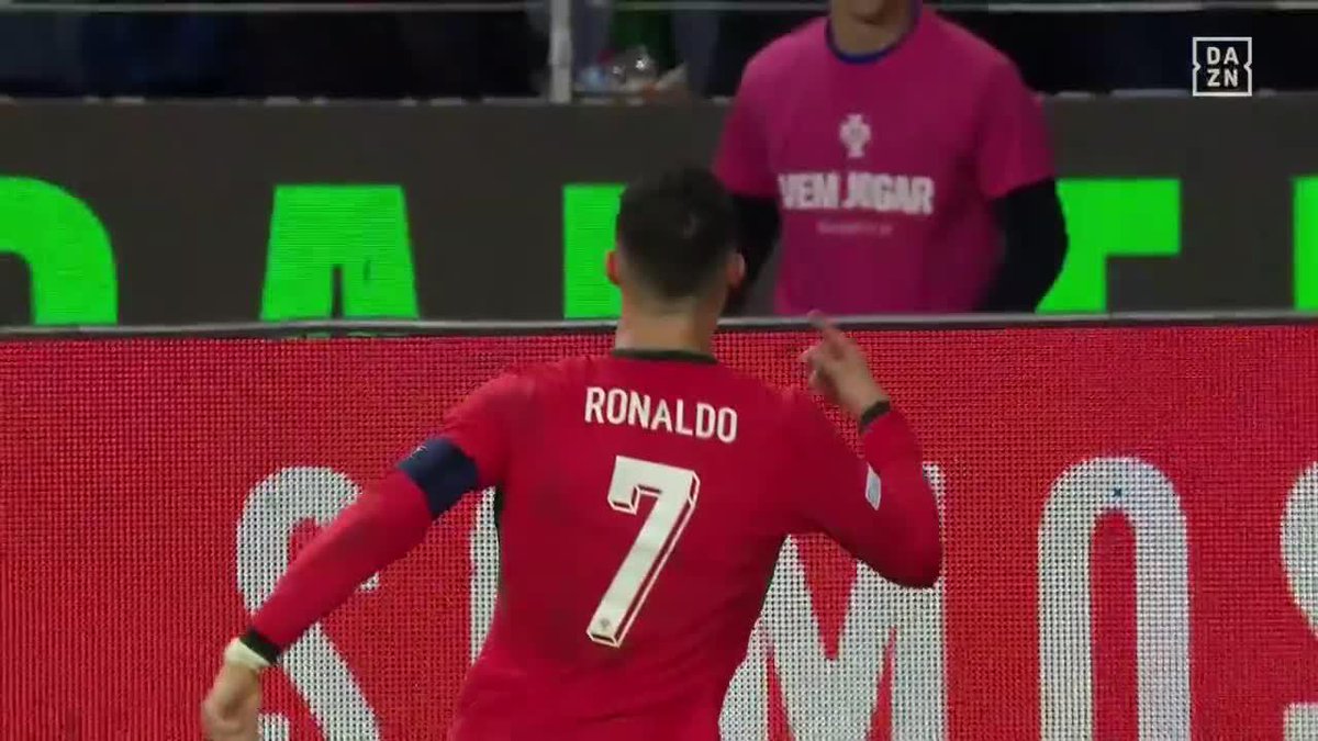／ 全サッカーファンに見てほしい ＼ 39歳でオーバーヘッドを決める男 #ロナウド キャリア通算910得点目 🏆UEFAネーションズリーグ 🆚ポルトガル×ポーランド 📱#DAZN 見逃し配信中 #DAZNFootball