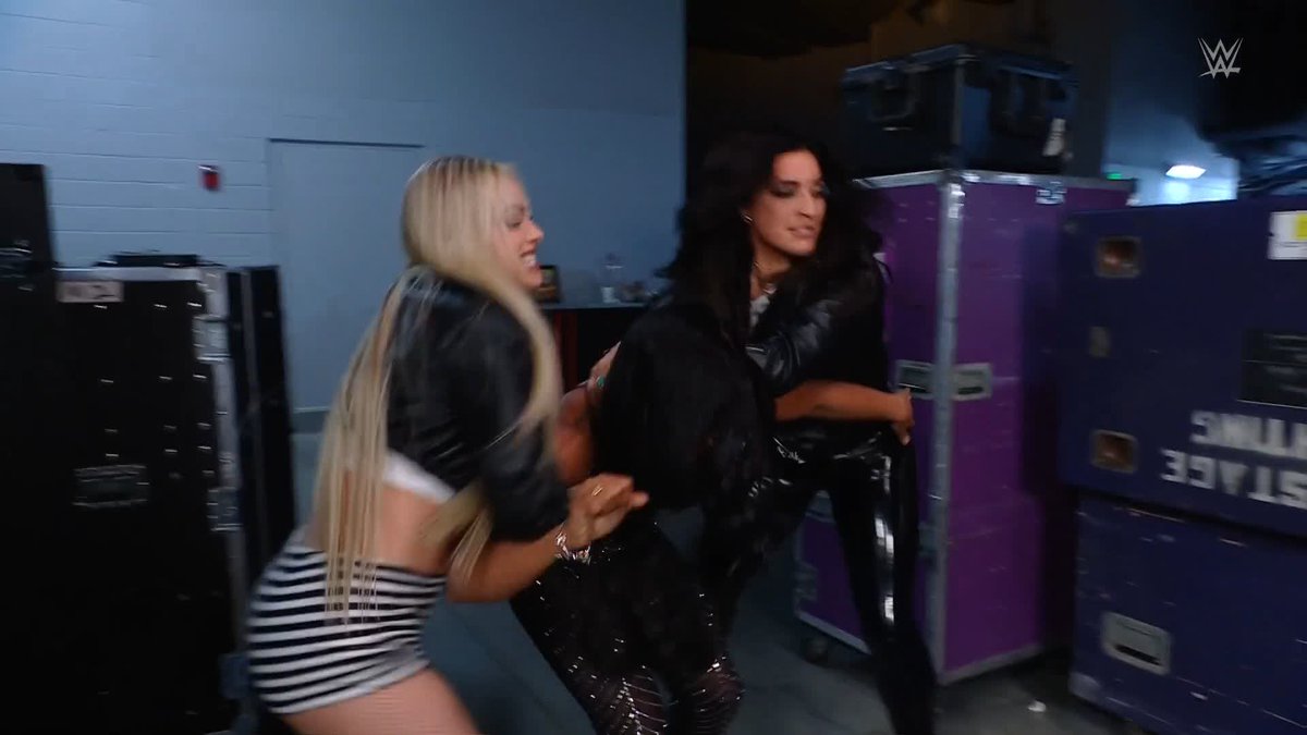 .LIV Morgan and Raquel attacked Bianca Belair and Jade Cargill! 😳 With the tag champs down, Tiffany Stratton saw the perfect opportunity to take out Naomi! #SmackDown