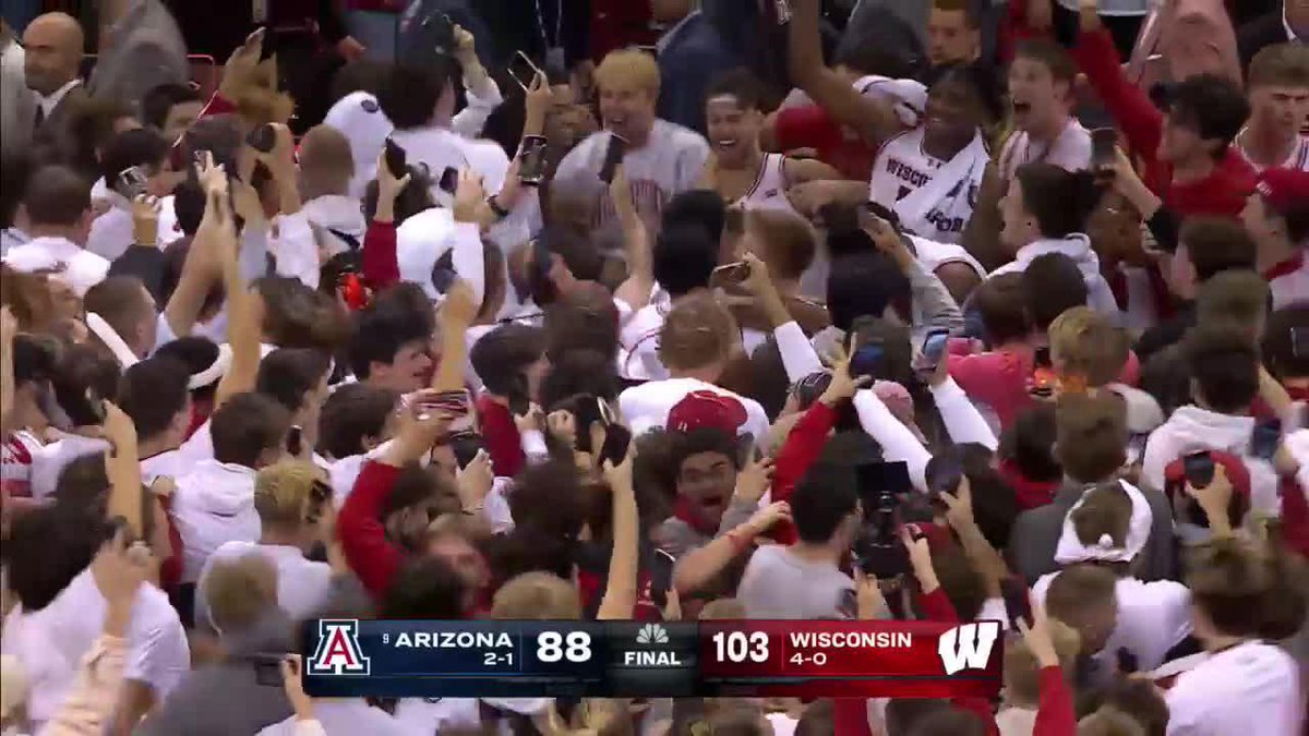 Court rush grade: 9.8/10 Kids, if you’re gonna rush the court take notes. It doesn’t get much better than this: GREAT speed, high volume &amp; the electricity is palpable. Well done Badger students 🦡🔴⚪️