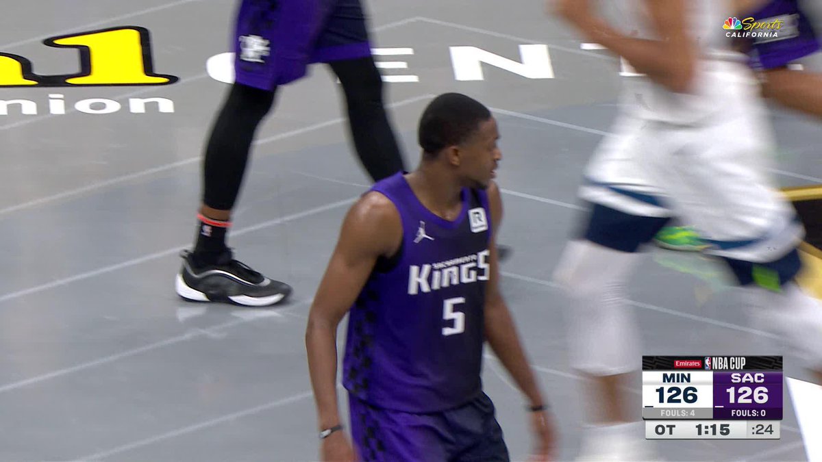 DE’AARON FOX VS. WOLVES : 60 POINTS 22/35 AU TIR 6/10 À 3-POINTS 7 PASSES 3 REBONDS 3 STEALS RECORD DE POINTS EN CARRIÈRE RECORD DE POINTS DE LA FRANCHISE Seul bémol… les Kings ont perdu, au bout de l’overtime (126-130) 😕