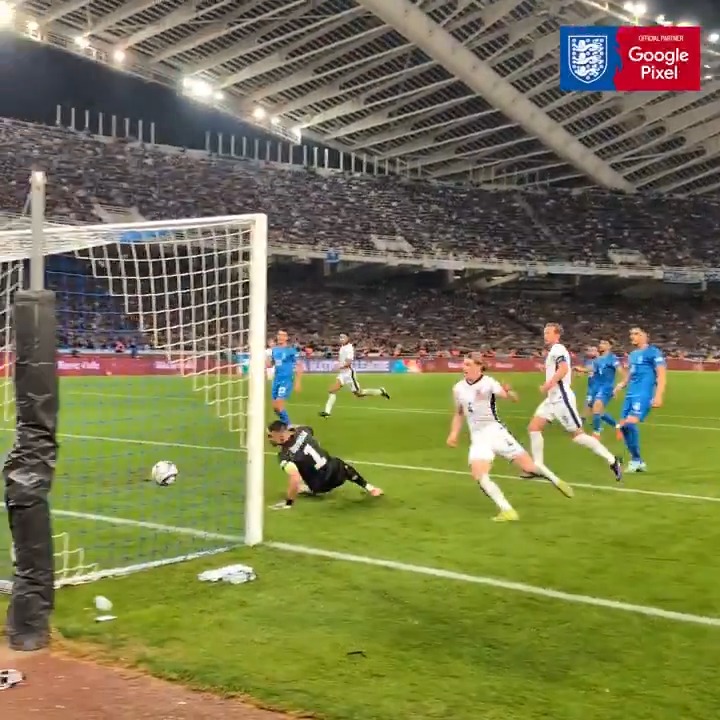 A Jude Bellingham run and finish that deserved to end with a goal ❤️‍🔥 Shot on Google Pixel.