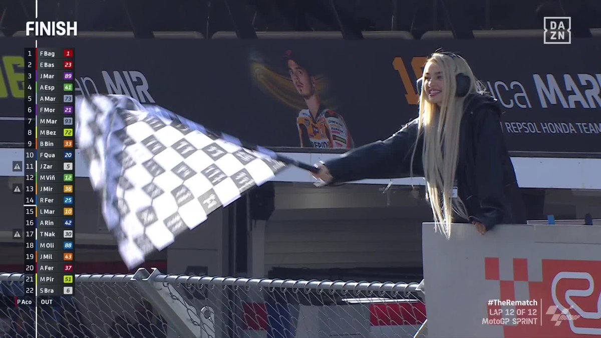 Que tú no puedes ser rey si no tiene' a la reina 😏👸🎶 Lola Indigo #SolidarityGP #MotoGP 🏁