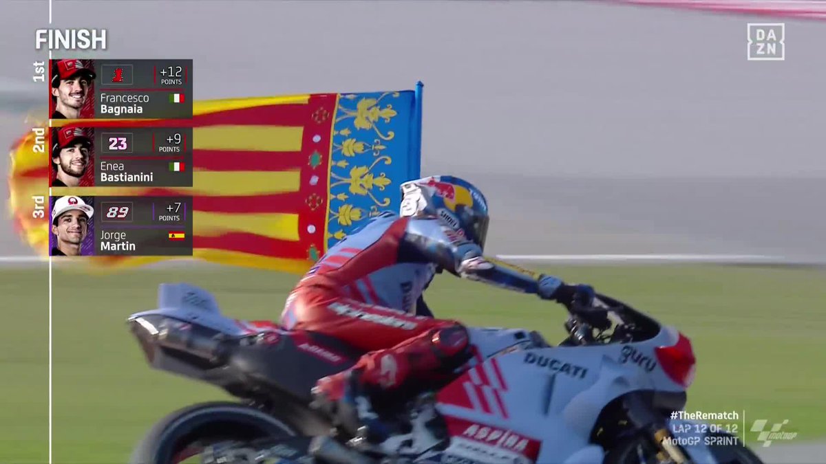 La carrera la ha ganado Bagnaia, pero la vuelta de honor la ha ganado Álex Márquez 💛 RACING FOR VALENCIA
