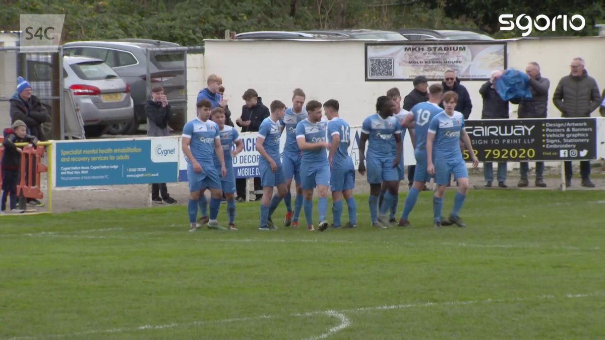 Owen Cordiner ac Emmanuel Lawal yn rhoi'r fantais i Wyddgrug ar yr egwyl! 👀 Mold Alexandra head into the break with a 2-0 lead over Briton Ferry Llansawel 🔥 Mold Alex FC | #CwpanCymruJD