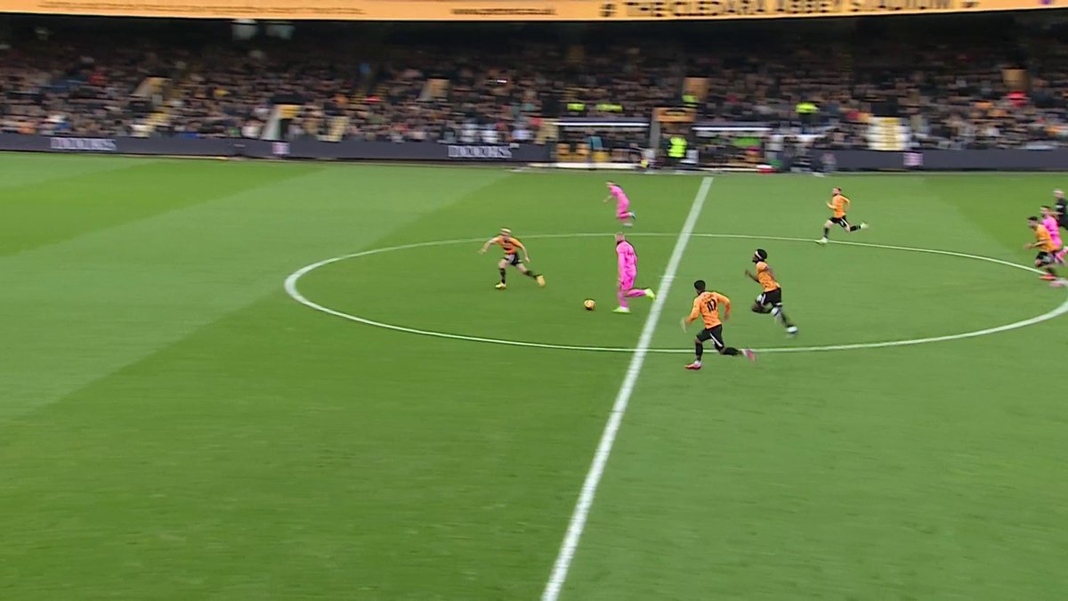 What a GOAL 😮 Stephen Humphrys gets the ball in his own half and goes all the way! 🏃‍♂️