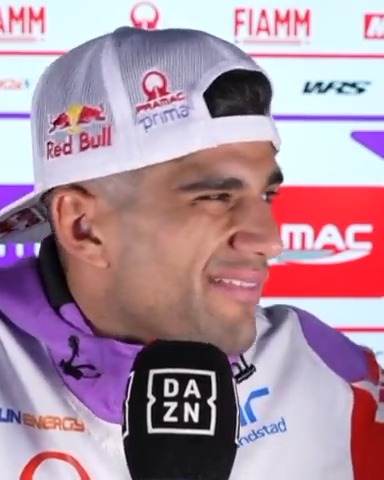 "Le he prometido a mi equipo que vamos a ser campeones del mundo. Así que no me queda otra" Esto dijo Jorge Martín hace un año, tras perder el Mundial el domingo de Valencia. Está a un día de cumplir su promesa. #MotoGP