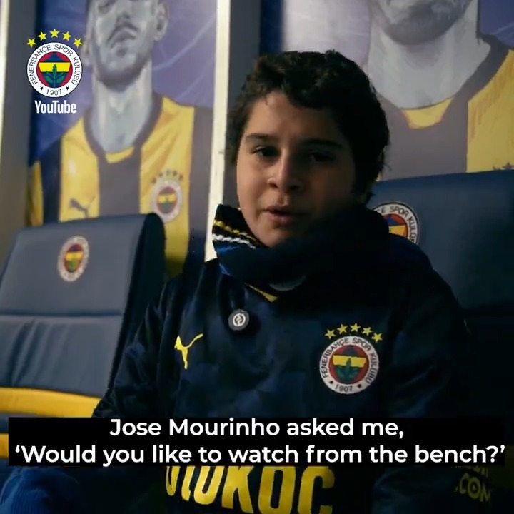 Jose Mourinho calls our little fan from the stands to join him, and what happens next is unforgettable. Fenerbahçe YouTube 👉