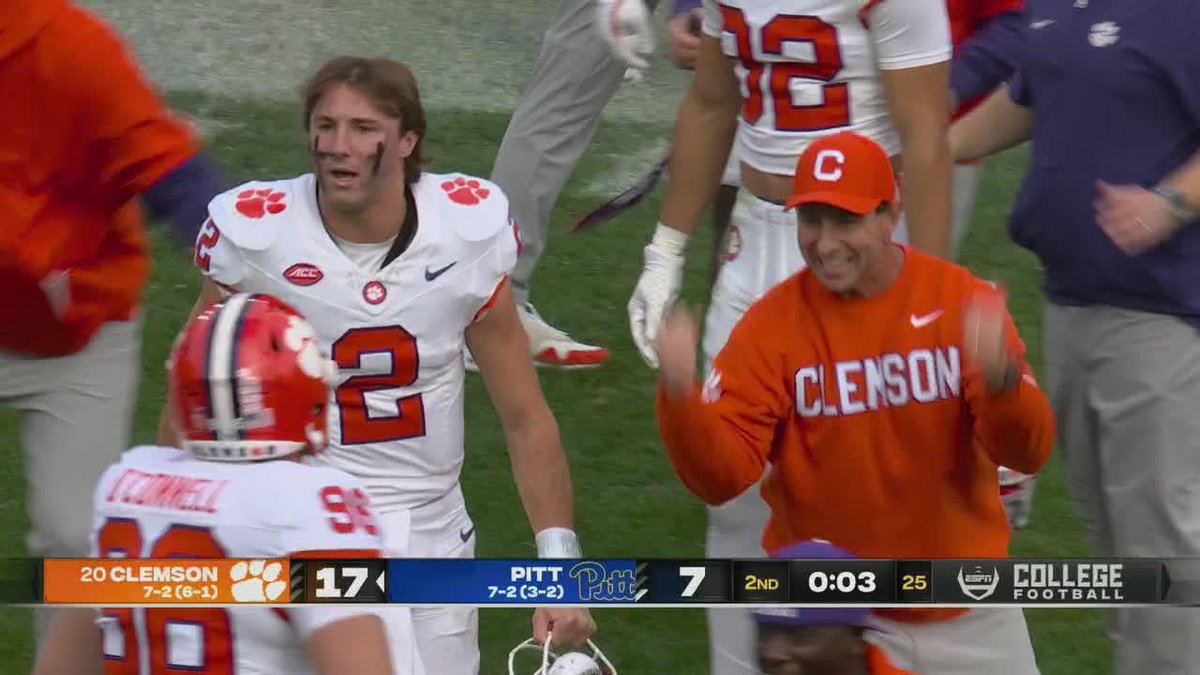 Dabo was loving the 51-yard FG 😁