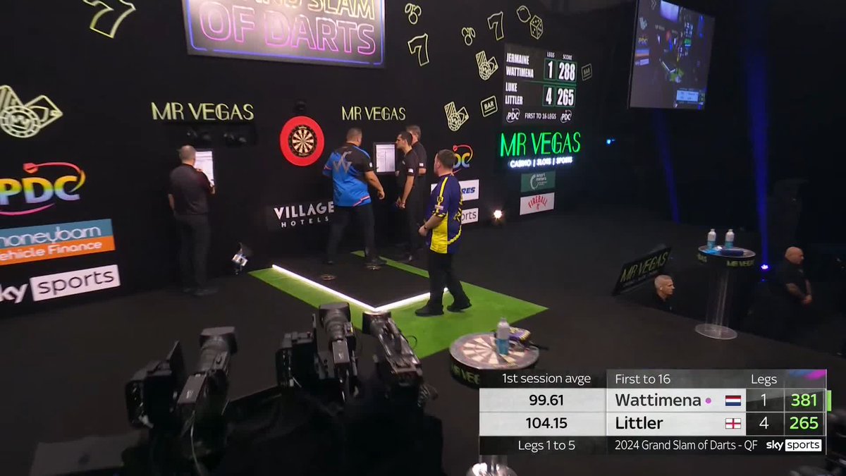 "WILL HE GO FOR IT?!" Luke Littler lands a 167 after deliberating whether to go for the bull! 📺 #GSOD | QF