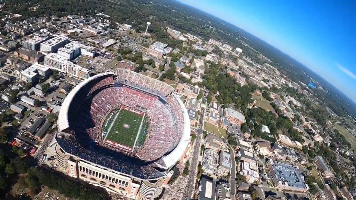 No better day for a jump! Watch this awesome POV from the U.S. Army Silver Wings Parachute Demonstration Team's game ball delivery! @SilverWingsdemo #BamaSalute 🇺🇸 | Alabama Football