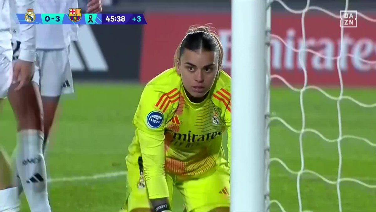 Honor a M1SA 🙌 ¡Vaya dos manos seguidas que sacó la portera del Real Madrid C.F.! #LigaFenDAZN ⚽