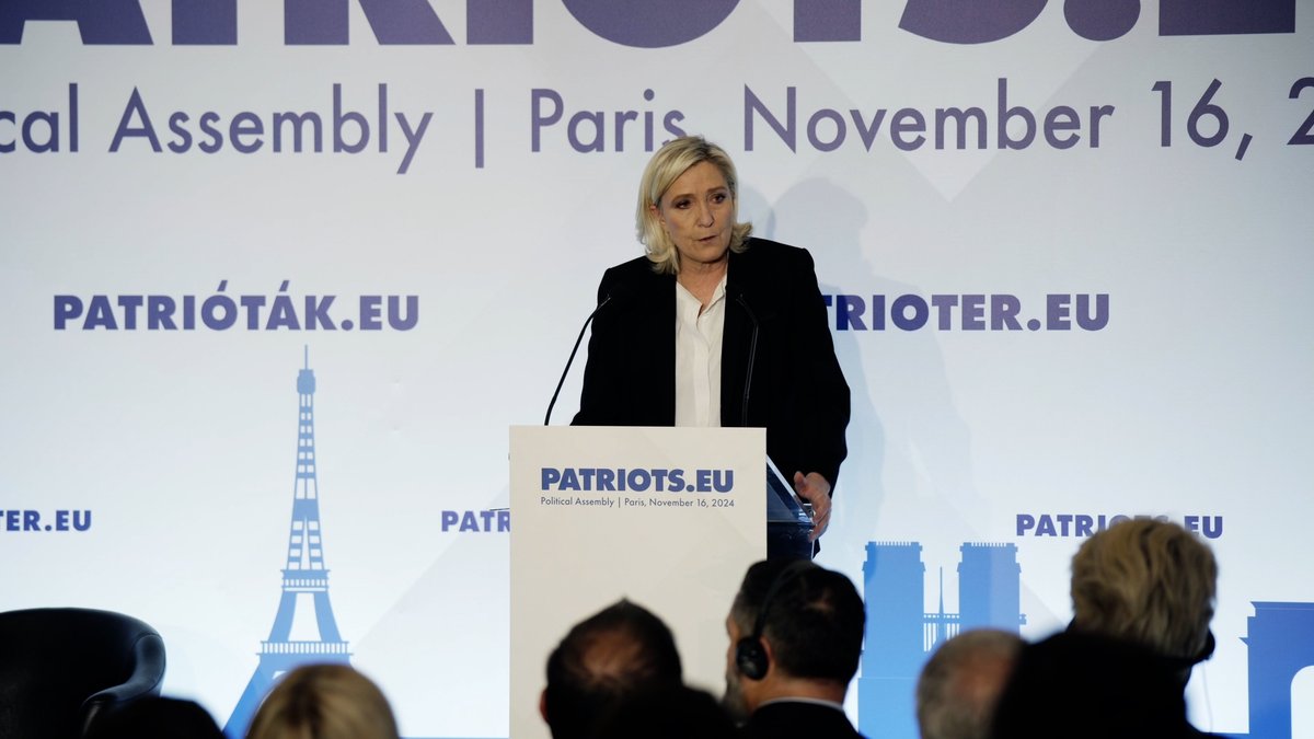 Nous le savons, les derniers mètres sont les plus ardus. Mais nous sommes solides et nous sommes surtout unis. Nous sommes unis par les convictions. Unis aussi par les épreuves. Unis par l'idée que l'Histoire nous donne raison et que l'amour de nos peuples est indépassable.